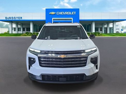 New 2026 Chevrolet Traverse LT w/ Sun and Wheel Package AWD/4WD image 3