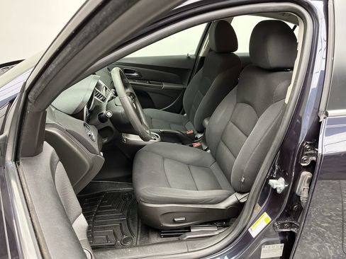Used 2015 Chevrolet Cruze LT image 8