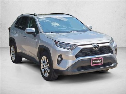 Used 2021 Toyota RAV4 XLE Premium FWD image 3
