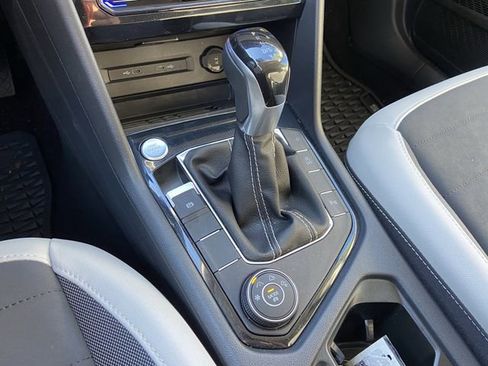 Used 2025 Volkswagen Taos SE image 21