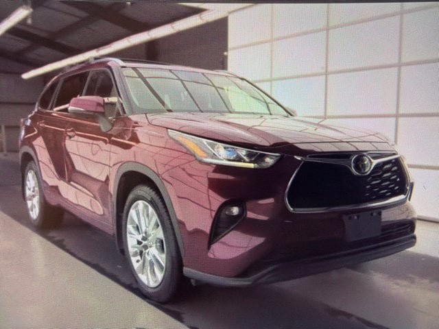 Used 2023 Toyota Highlander Limited AWD/4WD image 1