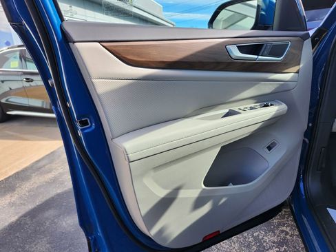 New 2026 Volkswagen Atlas SE image 7