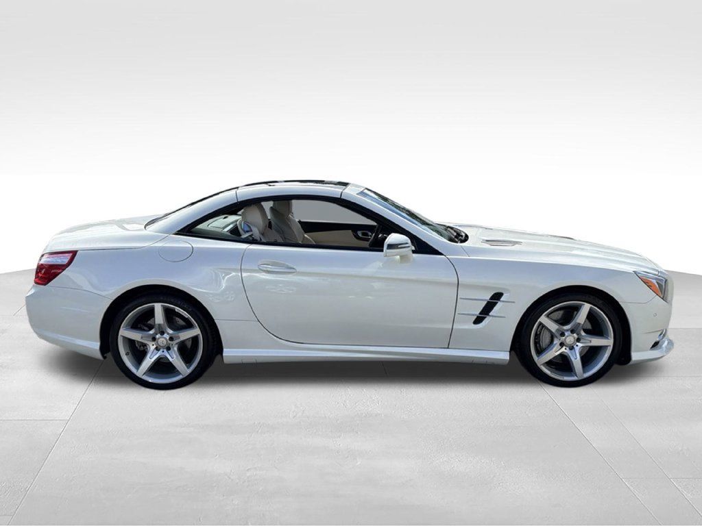 Used 2015 Mercedes-Benz SL 550 image 8
