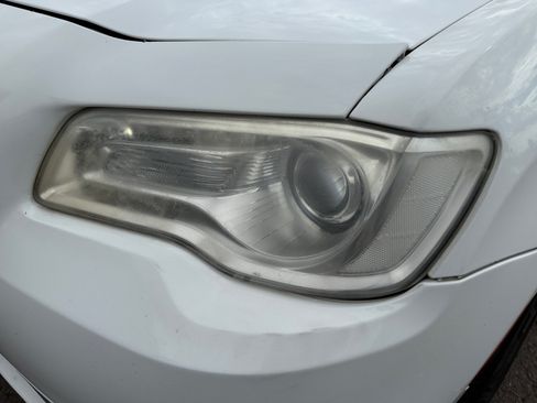 Used 2016 Chrysler 300 C RWD image 9