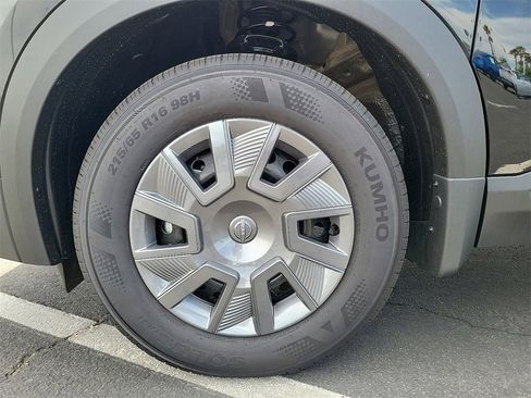 New 2025 Nissan Kicks S image 13