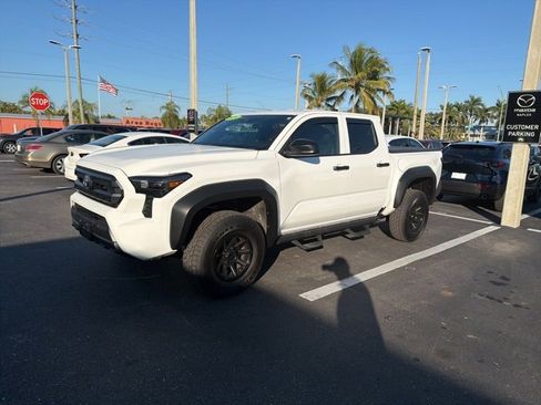 Used 2024 Toyota Tacoma SR image 19