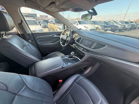 Used 2020 Buick Enclave Essence image 27