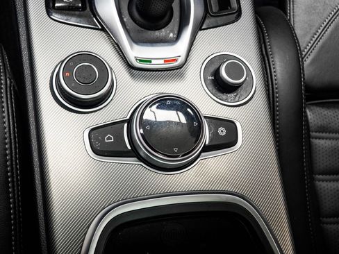 Used 2023 Alfa Romeo Stelvio Veloce AWD/4WD image 21