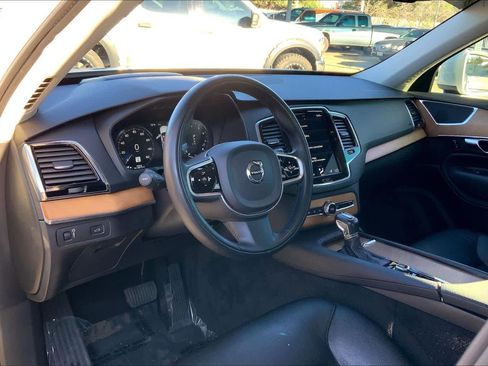 Used 2021 Volvo XC90 T6 Momentum w/ Advanced Package image 17