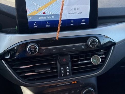 Certified 2020 Ford Escape SE image 4