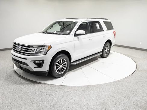 Used 2018 Ford Expedition XLT w/ Equipment Group 202A AWD/4WD image 37