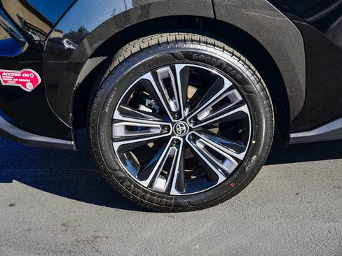 Certified 2023 Toyota bZ4X Limited image 9