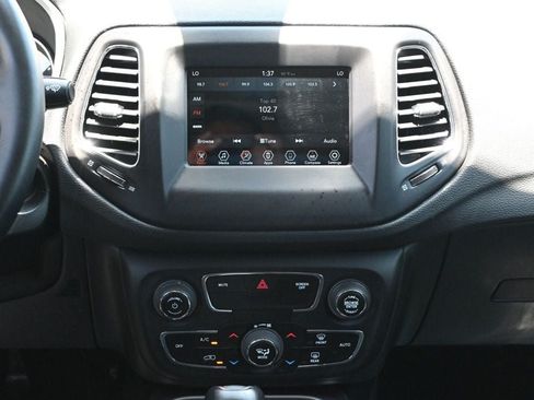 Used 2019 Jeep Compass Latitude FWD image 14