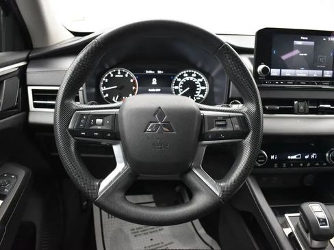 Used 2024 Mitsubishi Outlander ES image 20