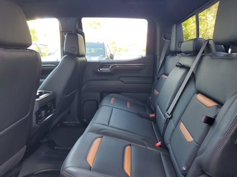 Used 2024 GMC Sierra 1500 AT4 w/ Technology Package AWD/4WD image 11