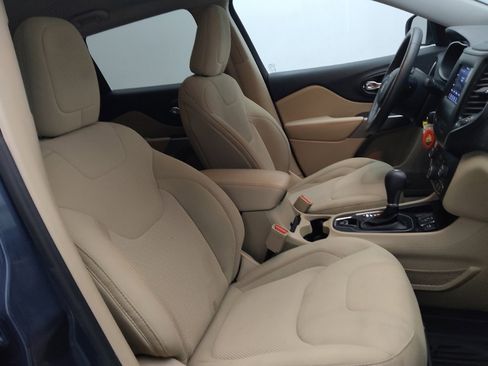Used 2019 Jeep Cherokee Latitude w/ Popular Appearance Group FWD image 21