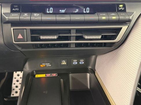 Certified 2026 Toyota Camry SE w/ Convenience Package FWD image 35