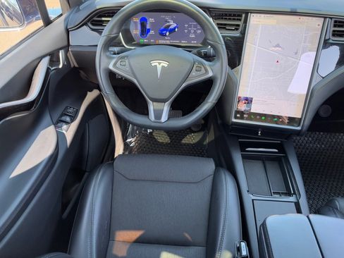 Used 2018 Tesla Model X 75D image 13