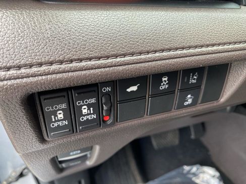 Used 2019 Honda Odyssey EX-L image 16