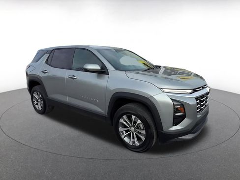 Used 2025 Chevrolet Equinox LT image 2