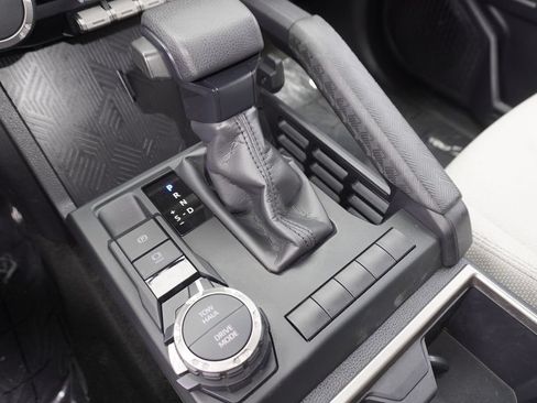 Certified 2025 Toyota 4Runner SR5 AWD/4WD image 17