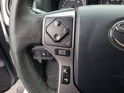 Used 2019 Toyota Tacoma SR5 AWD/4WD image 17