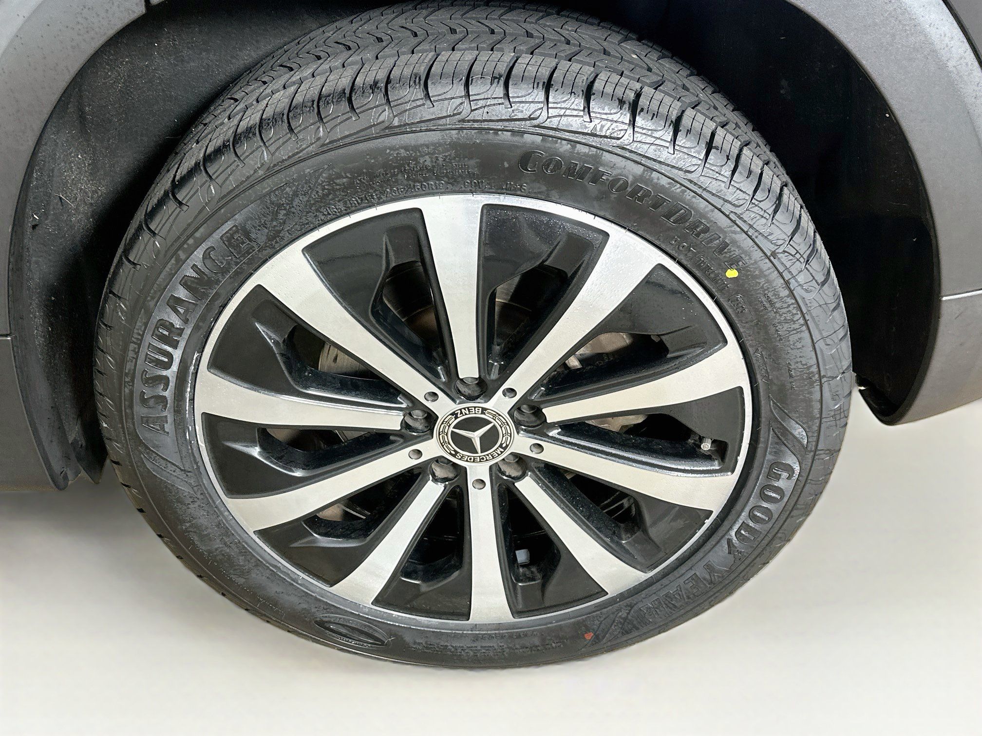 Used 2023 Mercedes-Benz GLB 250 w/ Premium Package image 11