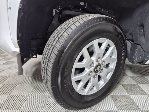Used 2025 Toyota Tacoma SR5 AWD/4WD image 10