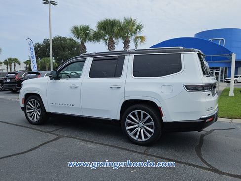 Used 2023 Jeep Grand Wagoneer Series II AWD/4WD image 3