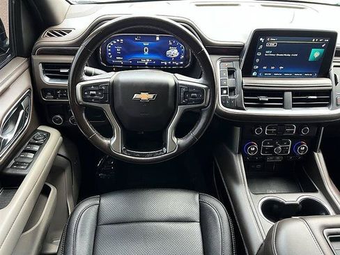 Used 2022 Chevrolet Suburban LT RWD image 22