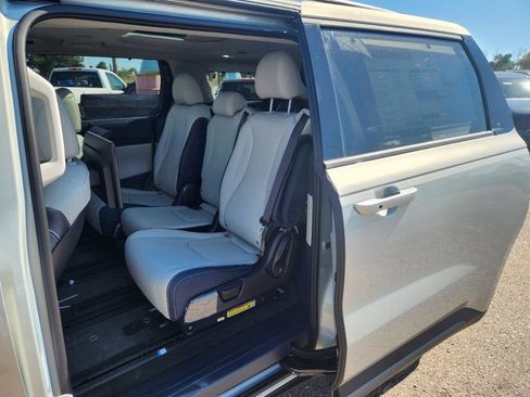 New 2025 Kia Carnival SX Prestige image 10