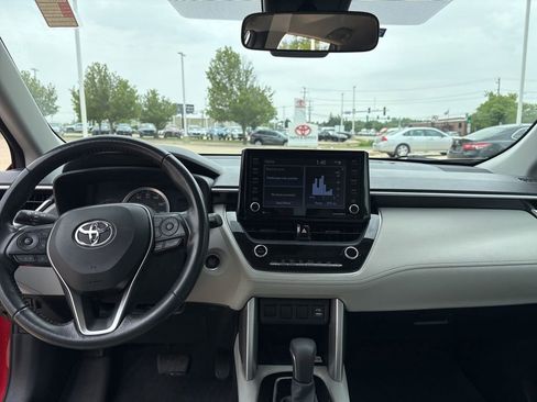 Used 2022 Toyota Corolla Cross LE FWD image 21