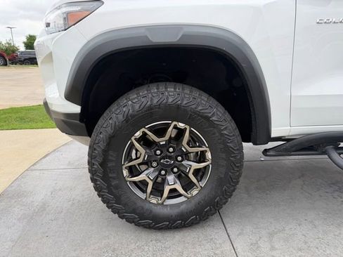 Used 2024 Chevrolet Colorado ZR2 w/ Technology Package image 4