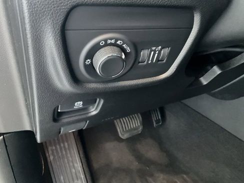 Used 2022 Jeep Grand Cherokee L Laredo image 8