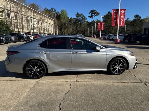 Used 2023 Toyota Camry SE image 8