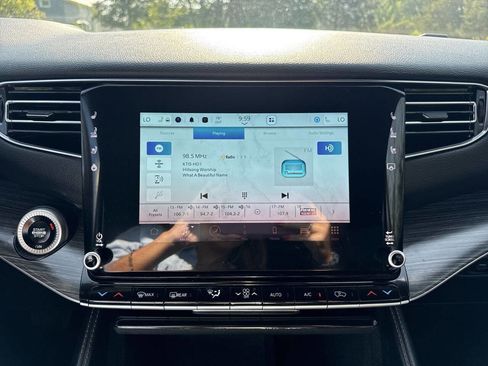 Used 2024 Jeep Wagoneer L Series III w/ Flexible Seating Group image 17