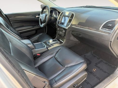 Used 2020 Chrysler 300 Limited RWD image 26