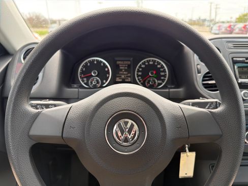 Used 2012 Volkswagen Tiguan S image 14