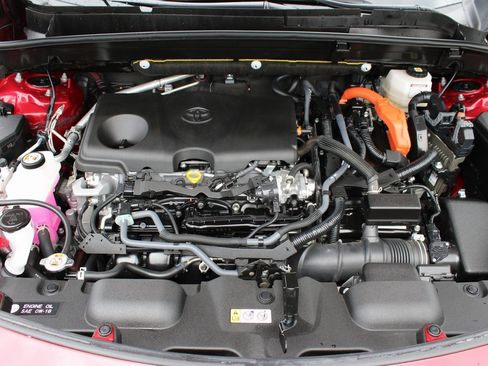 Used 2024 Toyota Venza XLE image 32