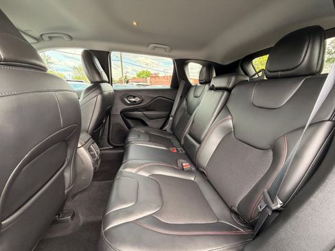 Used 2020 Jeep Cherokee Trailhawk w/ Comfort/Convenience Group AWD/4WD image 19
