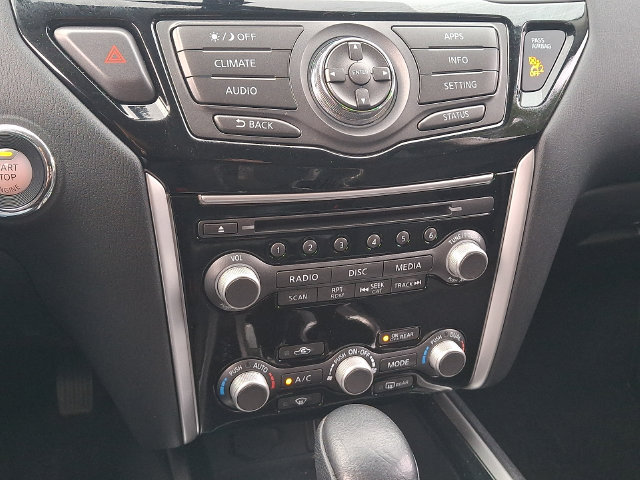 Used 2018 Nissan Pathfinder SV FWD image 15