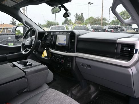 Used 2024 Ford F550 4x4 Regular Cab Super Duty image 32