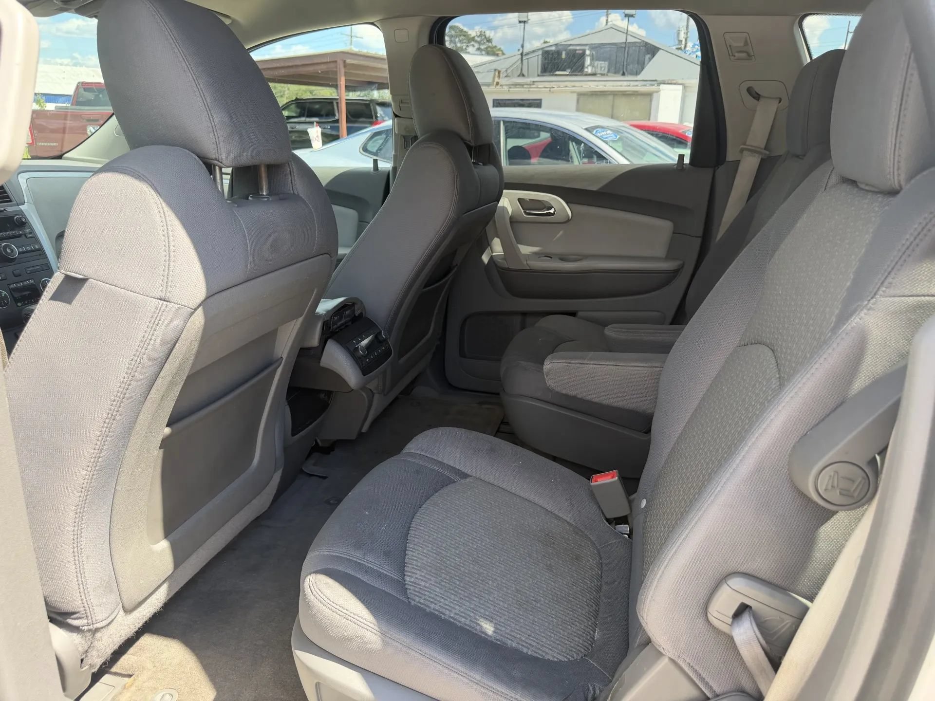 Used 2011 Chevrolet Traverse LT w/ LPO, 'HIT The Road' Package FWD image 10