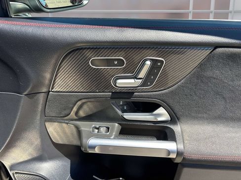 Used 2021 Mercedes-Benz GLB 250 4MATIC image 16