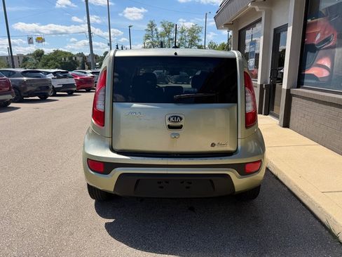 Used 2013 Kia Soul + w/ Audio Pkg FWD image 4