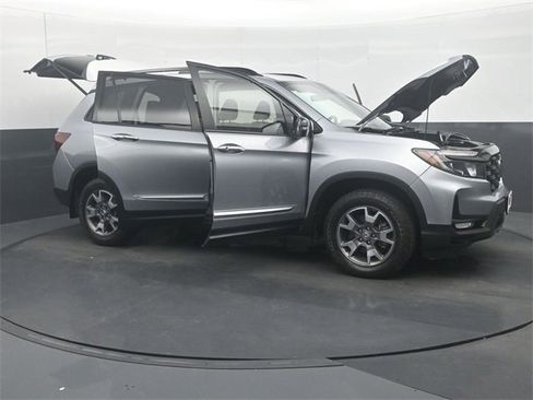 Certified 2023 Honda Passport TrailSport image 34