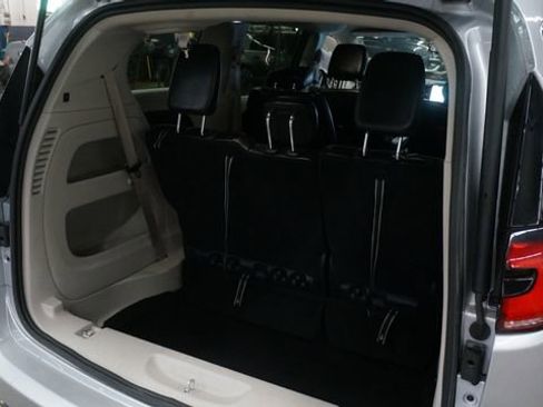 Used 2024 Chrysler Pacifica Touring-L image 42