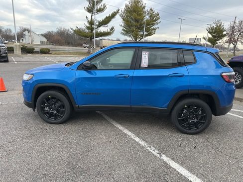 New 2026 Jeep Compass Latitude image 18