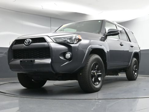 Used 2016 Toyota 4Runner SR5 image 14