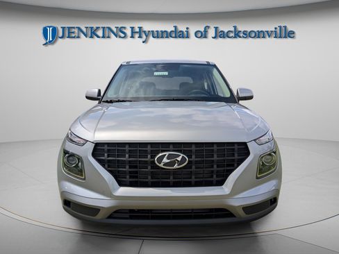 New 2025 Hyundai Venue SE image 8